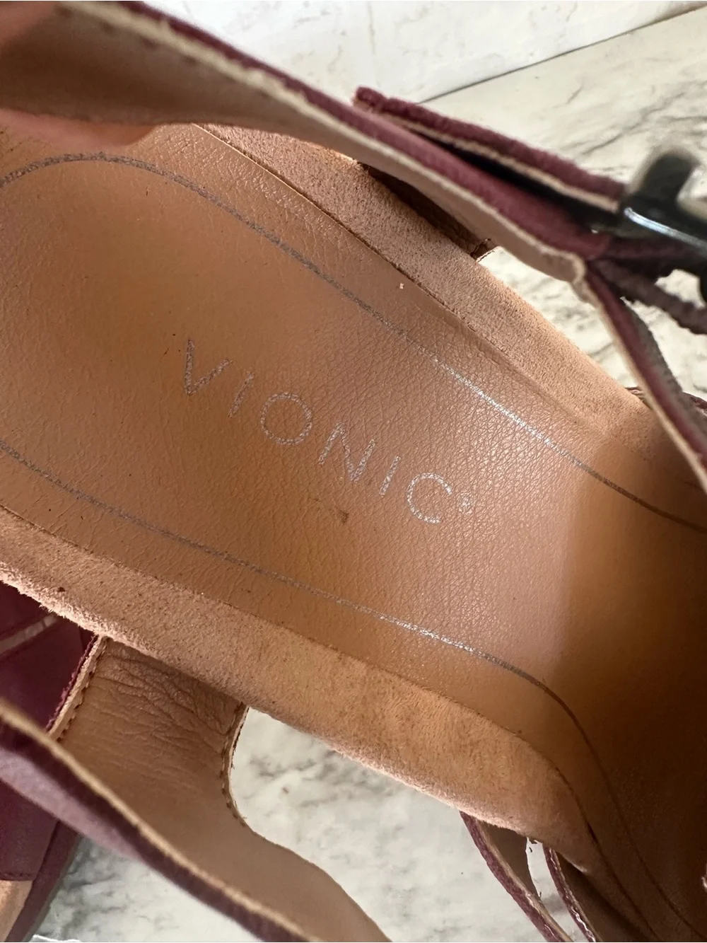 Vionic Tawny Burgundy Wedge Leather Sandals Sz 9 Comfort Casual Orthotic Comfy